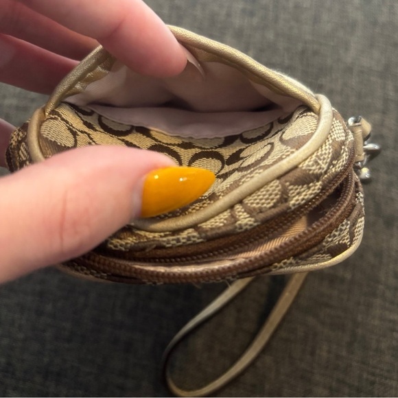 Coach vintage signature wristlet - Picture 5 of 8